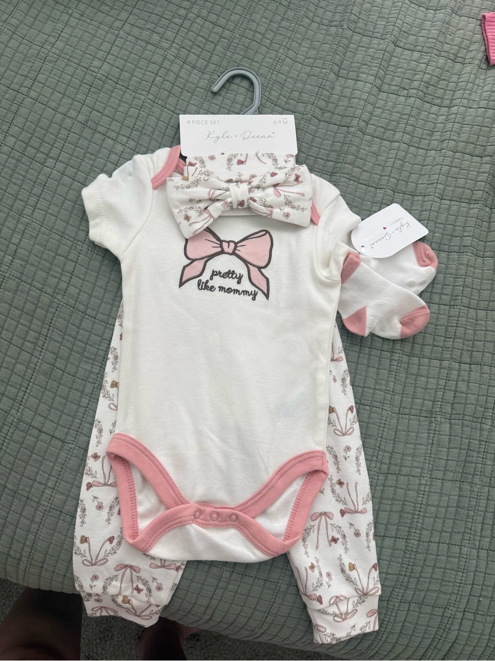 Infant Pink Bow 4-Piece Bodysuit & Pant Set